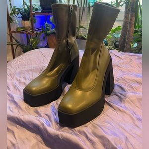 Heeled Ankle Boots Olive